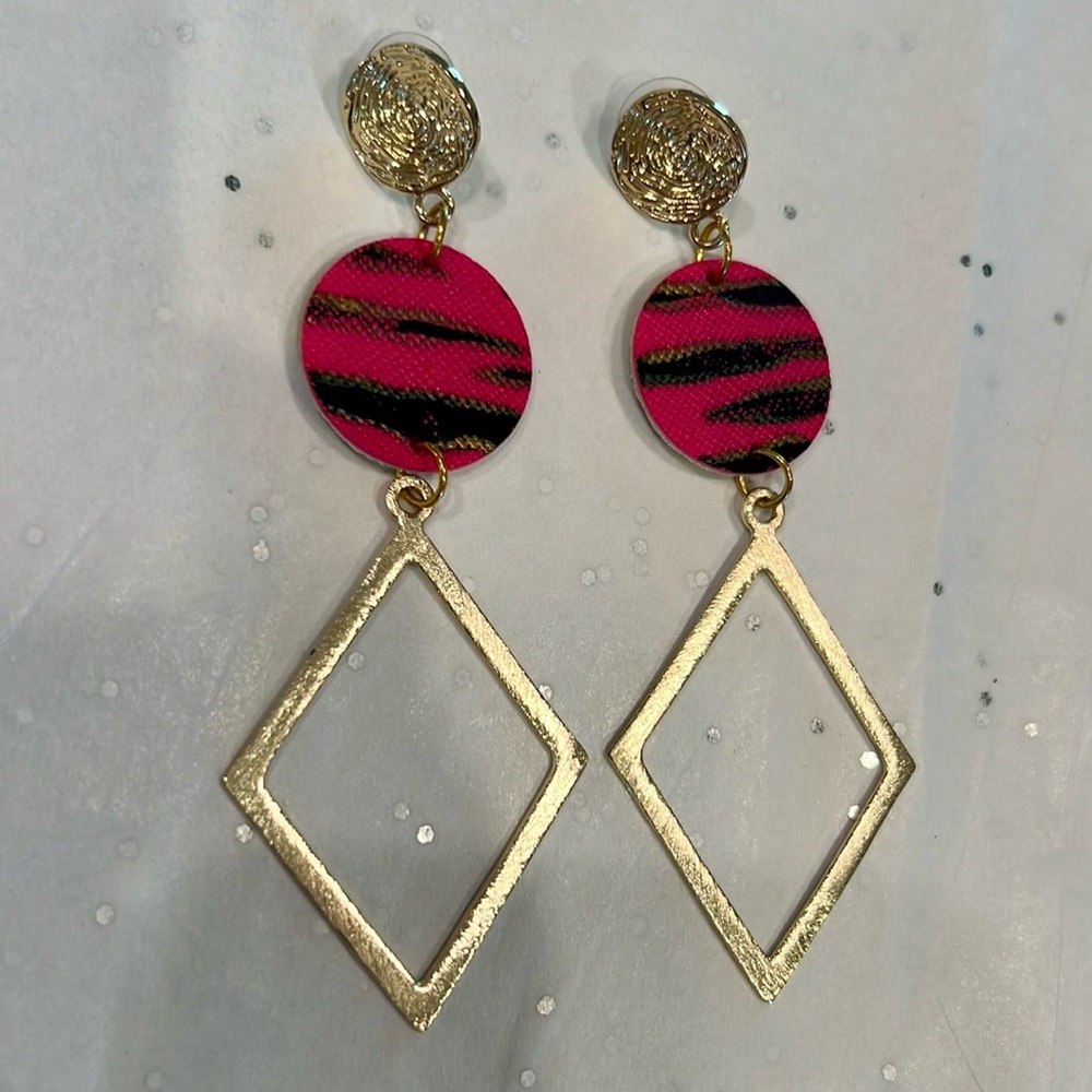 NWOT Gold and Pink Geometric Drop Earrings
